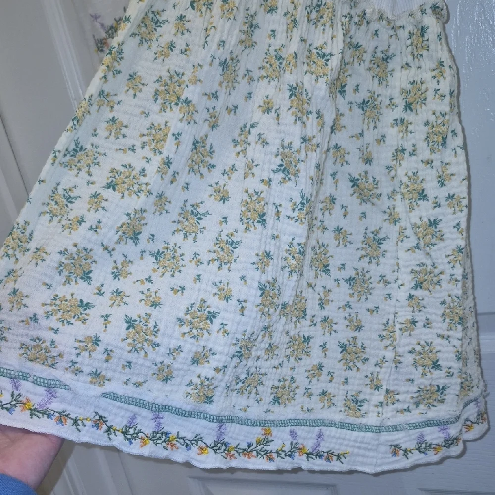 POL White Floral Embroidered Blouse - Picture 5 of 15